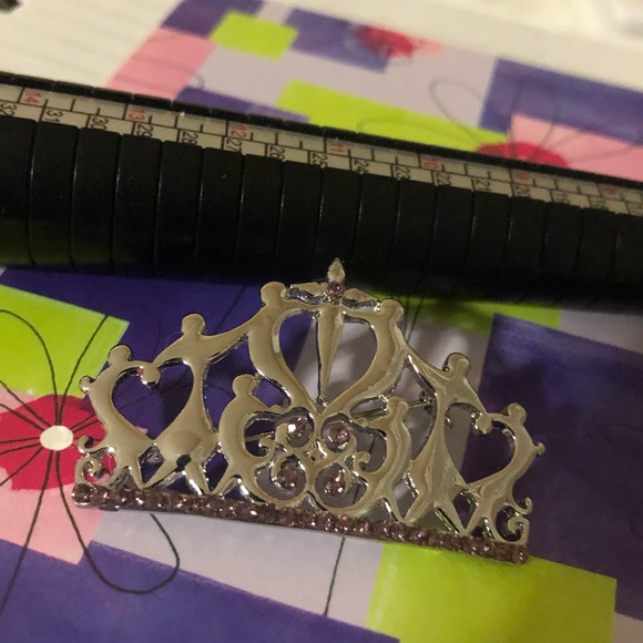 6/25$ Silver Broach Men Holding UP a woman. #Pink Saphh - Picture 6 of 11